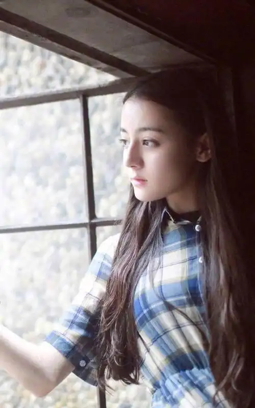 迪丽热巴校园清纯文艺高清手机壁纸