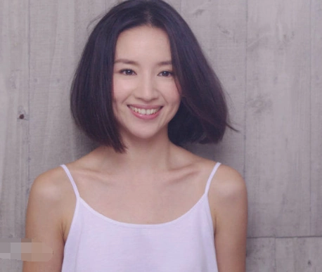 董洁时隔五年微博晒美照陈坤用亲吻表情示爱