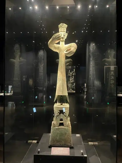 三星堆文化最早出现于新石器时代晚期,距今约5000年.