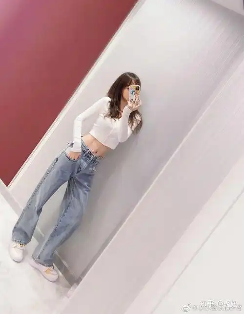 李小璐复出在即晒人鱼线马甲线造势仅仅说身材的确是极品