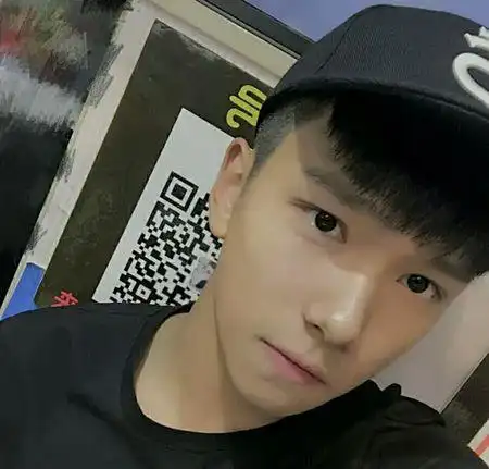 初三男生帅气自拍