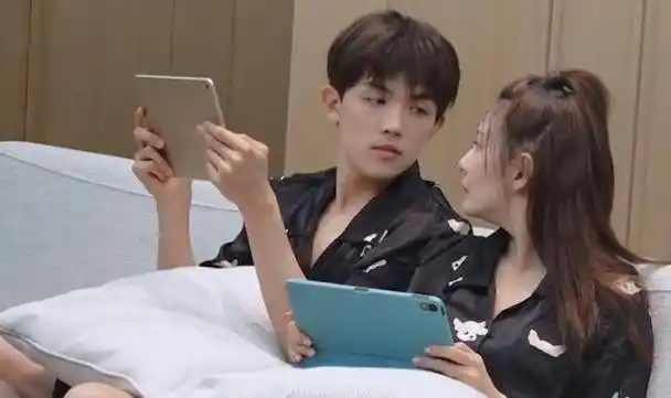 张雨绮与李柄熹玩高空秋千时,谁注意男友对她的称呼?