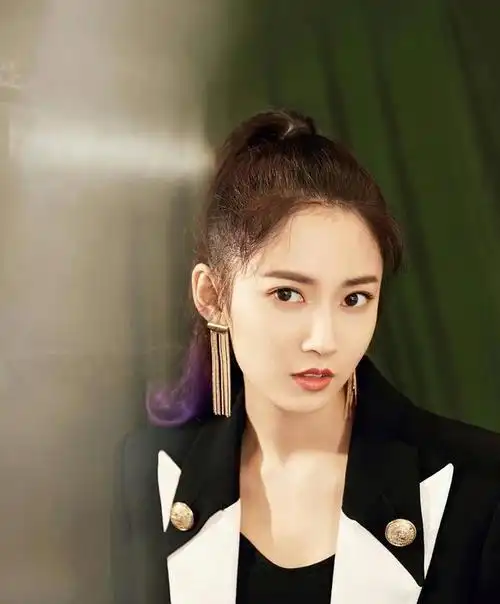 她的名字如今已经响彻各大娱乐圈,成为国内一线女演员之一