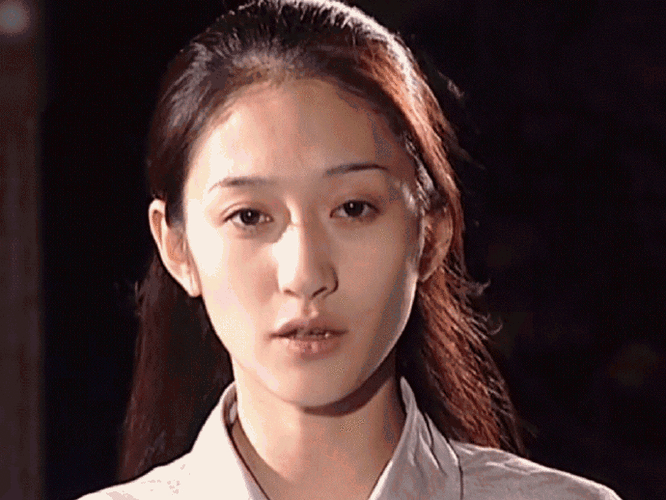 李小冉年轻时的颜值太绝了,冷白皮,身材高挑,五官精致很清纯,真的是看