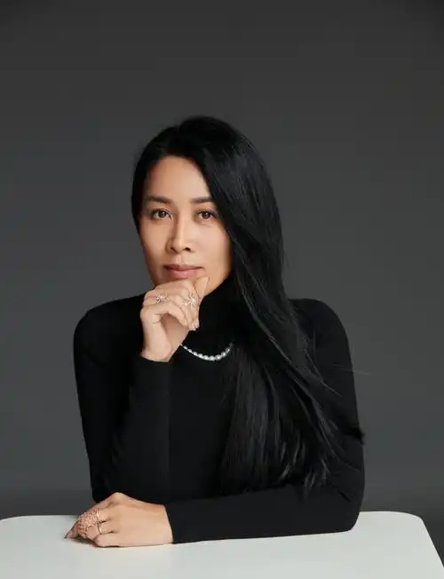 p>那英,1967年11月27日出生于辽宁省沈阳市沈河区,华语流行乐女歌手