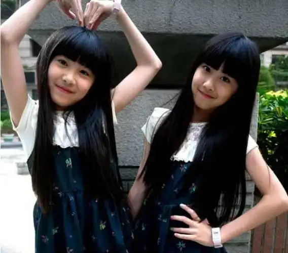 我的天这对双胞胎姐妹从小就美到大还有点像by2