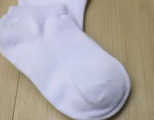 不敢穿白袜子因为太难洗,怎么洗干净,这样其实需要技巧