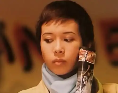 莫文蔚在古惑女之决战江湖中的形象有一股侠气