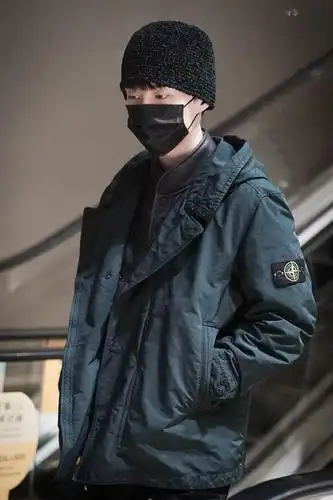 范丞丞all black现身哈尔滨机场 奶酷宝子要去厦门过夏天啦!