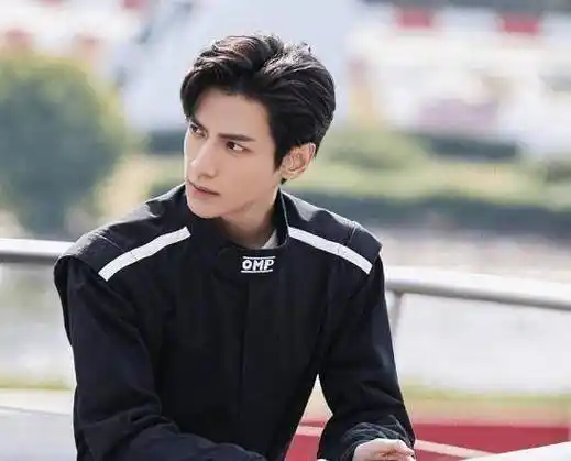 原创原创蜜糖热播罗云熙人气高回家也被跟拍怒斥走到哪跟到哪