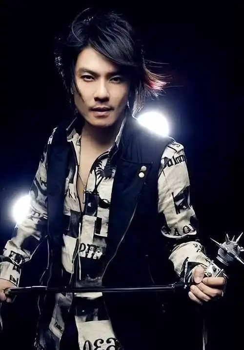 从工地上走出来的"亚洲歌圣",今年复出,请做好支持阿杜的准备_生活