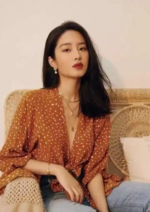 杨采钰身材比例有多好,修长大白腿抢镜,时尚尽显完美身材_生活_照片_