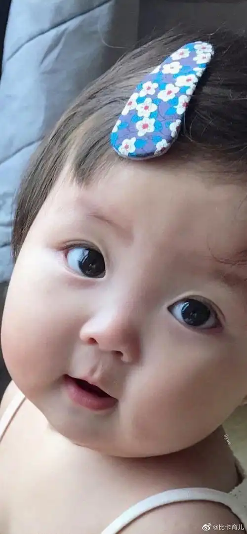 罗熙壁纸 人类幼崽真是太可爱了简直就是一个萌萌的小团子呀#萌娃表情