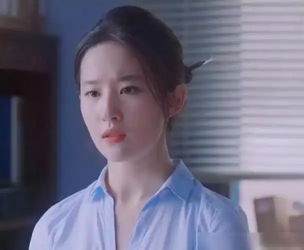 第三种爱情刘亦菲最美的现代装女性的柔美和刚毅尽显无疑