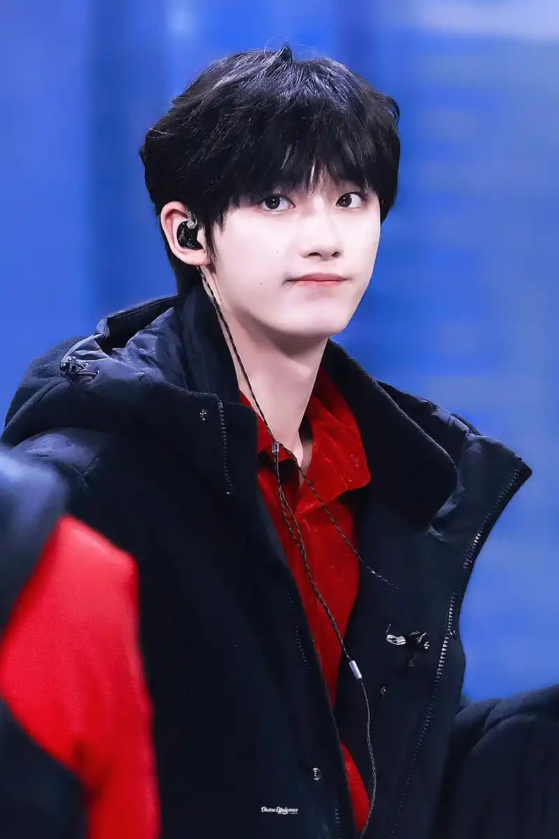 丁程鑫唱歌有点东西:小丁好帅