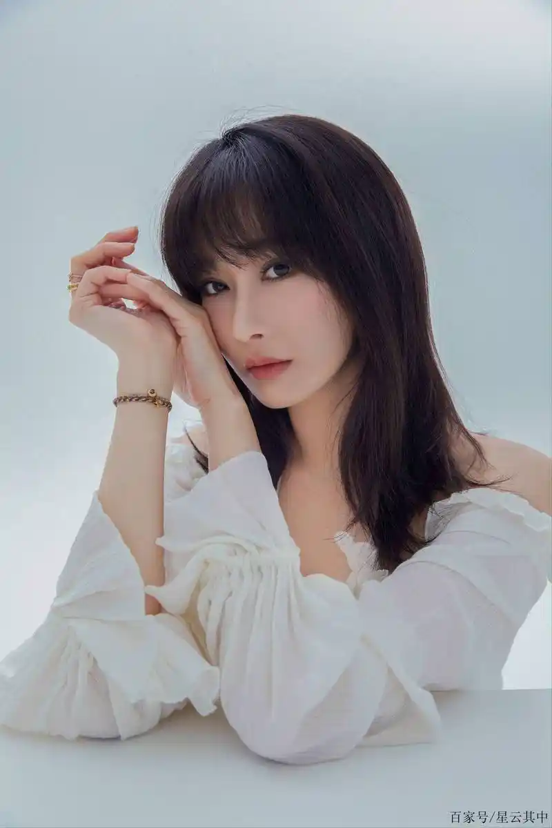 好声音十年音乐旅程 陈冰原创歌曲《抱我》深情上线