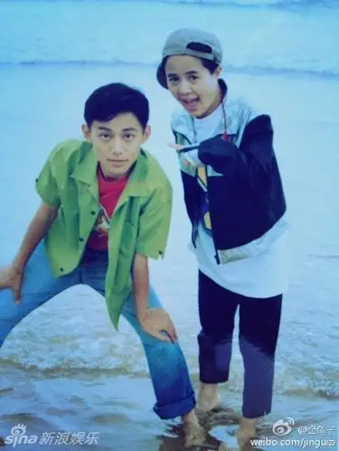 金龟子何炅20年前合影曝光逆生长容貌未老9