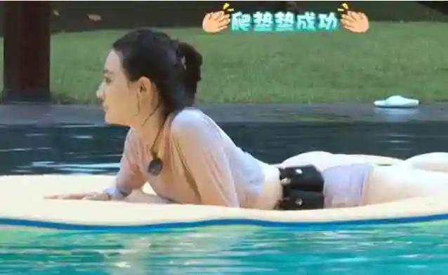 有种"香芋装"叫徐璐的泳衣,本以为很保守,浮出水面惊艳众人