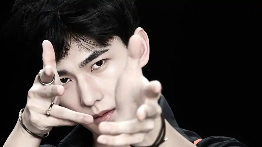 37m上传时间:2020-06-16壁纸标签:杨洋明星风尚壁纸封面图杨洋 明星