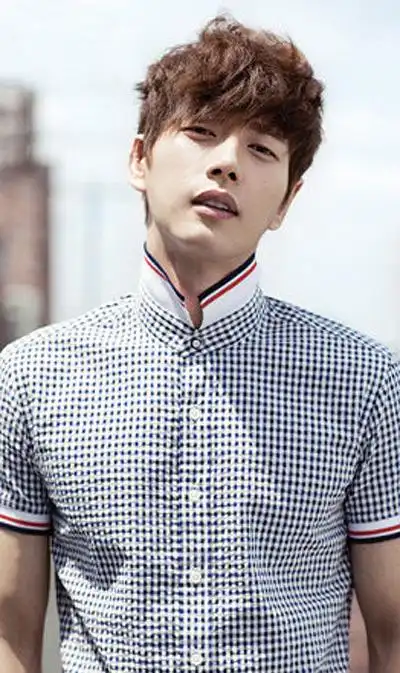 男生蘑菇头发型图片 蘑菇头短烫发发型