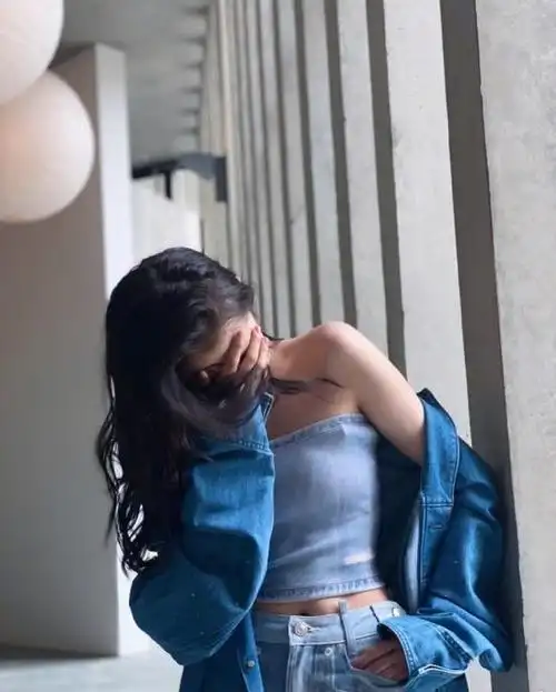 关晓彤这身材挺有"女团样",穿露脐装秀马甲线,挺撩人的