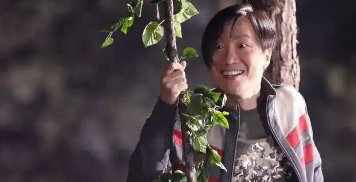 原创不努力就要回去继承家业郑中基背景到底有多硬向佐谢霆锋靠边