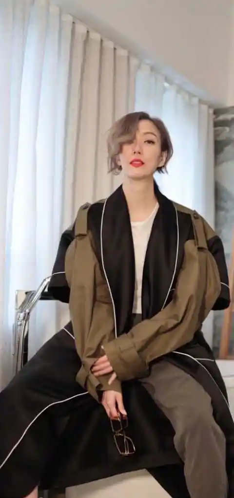 49岁郑秀文晒跑步素颜照完成8公里状态超好运动让她充满活力