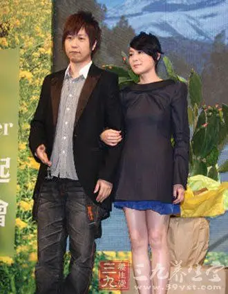 帅哥男星的丑女老婆曝光