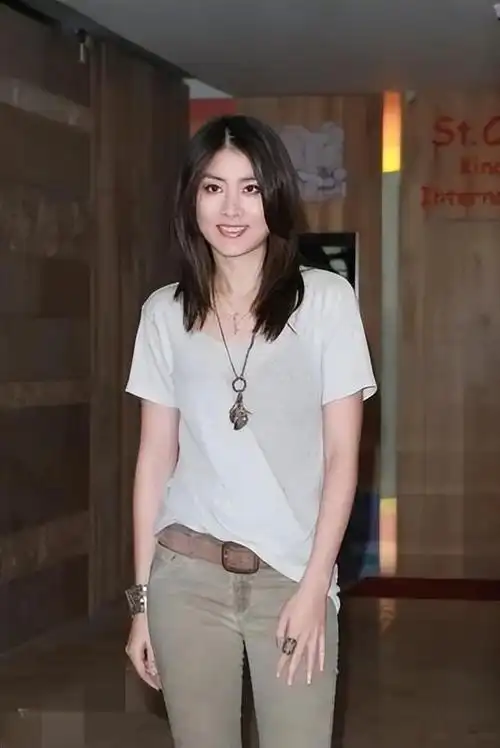 中韩女神大pk李英爱金喜善王菲陈慧琳,打针的那位输了脸输了气质