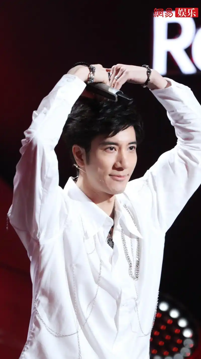 王力宏出席《中国好声音》开机发布会,请接受这颗甜度满分的小心心