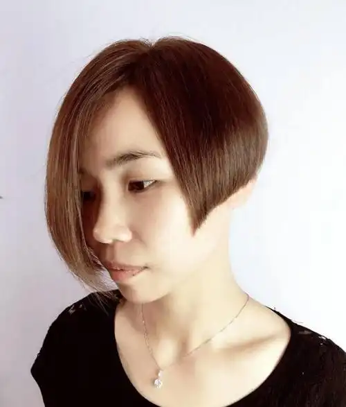 2018流行不对称短发