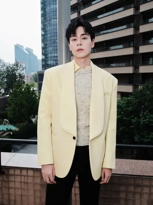 胡一天超话|#一天三两事#之#定格这一天#时尚day@胡一天啊秀场look,洋