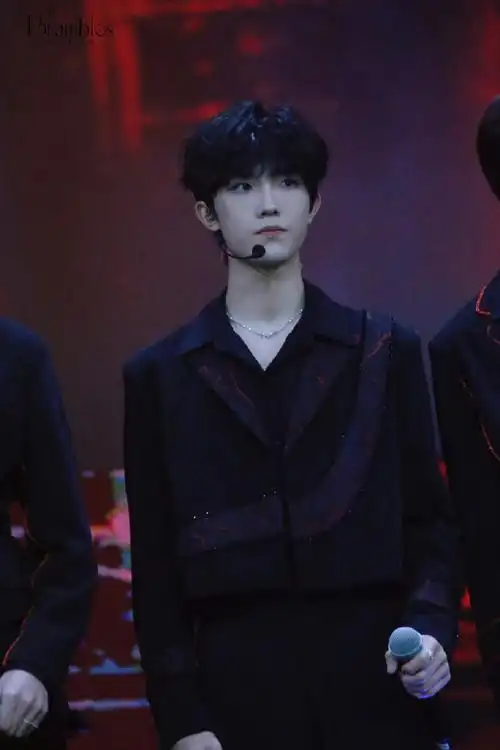 苏新皓逆战舞台饭拍##tf家族三代演唱会