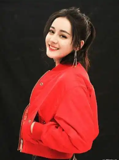 原创外国运动员表白迪丽热巴全场跟着起哄不愧是国民女神