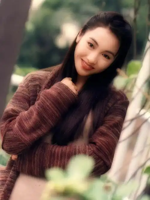 息影14年后,51岁黎姿真实67豪门生活曝光:一家四口挤20平破屋,弟弟