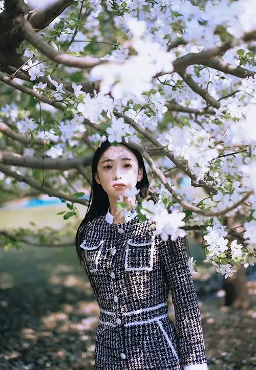 许梦圆甜美性感街拍写真