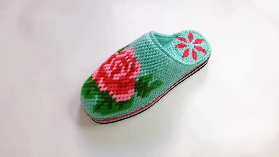 钩针编织毛线拖鞋玫瑰花图案:11行钩织教程