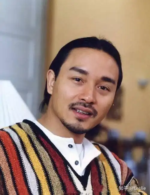 你们觉得有胡子的张国荣好看还是没胡子的