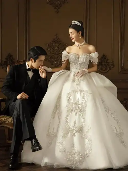 一眼爱上这组重工高定婚纱照,太美了举手投足间流露奢华与浪漫欧式