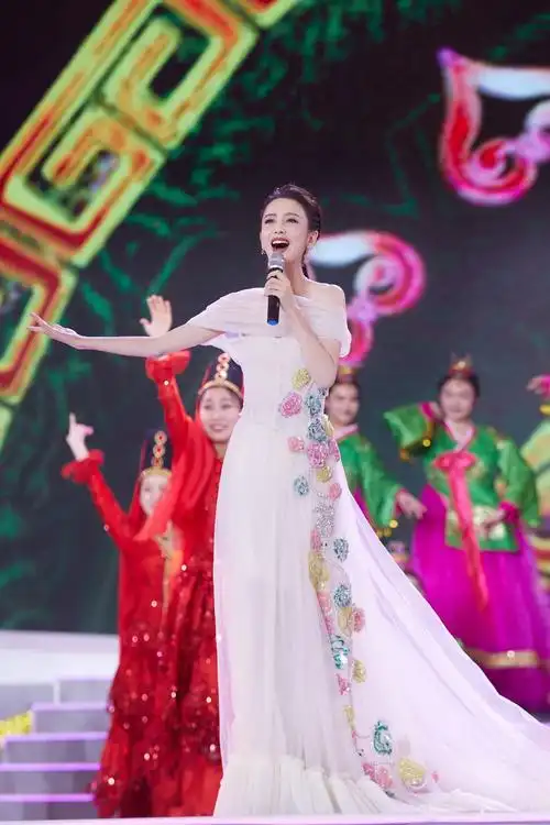 中国文学艺术界2020春节大联欢 佟丽娅《美丽的刀郎姑娘》