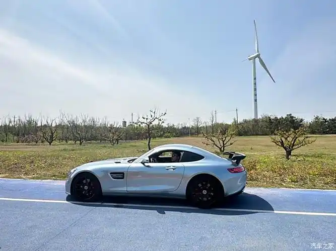 17款奔驰amg两门gt跑车,2018年底上牌,1.7万公里