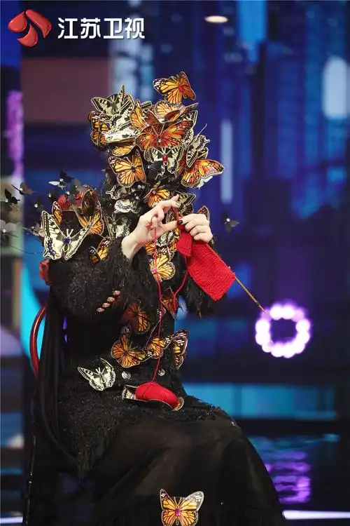 《蒙面唱将猜猜猜》第五季首播惊艳四座 何洁刘雪婧为初心发声