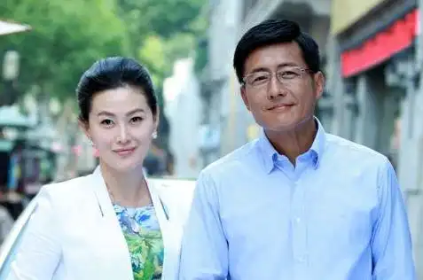 虽然当年江珊的事业非常的红火,但是她的婚姻却不是很幸福.