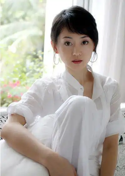 歌手李健个人资料简介 王志飞前妻李健的个人资料 - 歌词译