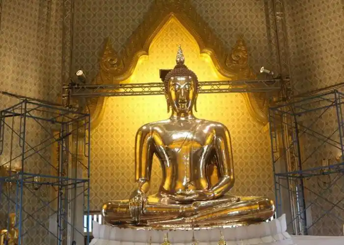 全球最大金佛,被弃荒山数百年,搬运时意外发现金身,今成国宝