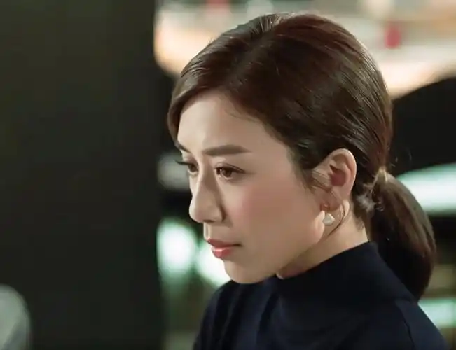 黄智雯的头发多得真让人羡慕