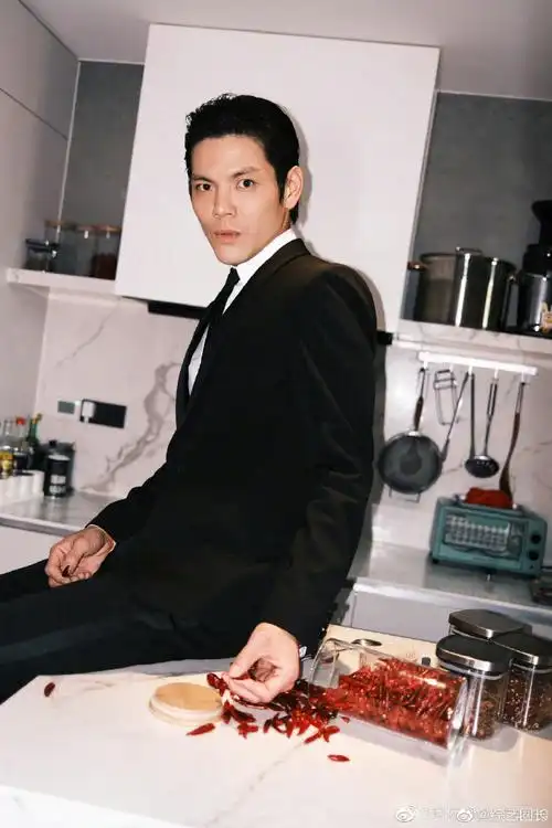 #向佐回应现身夜店##向佐说有啥当面问#