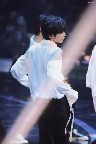 刘耀文身材真的过于优越了吧