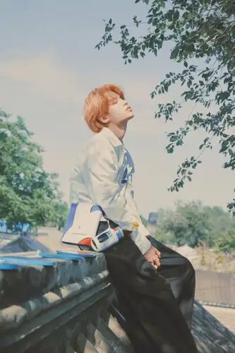 黄明昊justin橘发