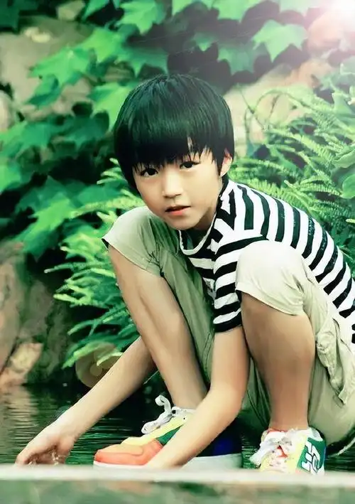 王俊凯妈妈龚声宏,为培养儿子放弃事业,如今儿子成她的骄傲 - 聚缘